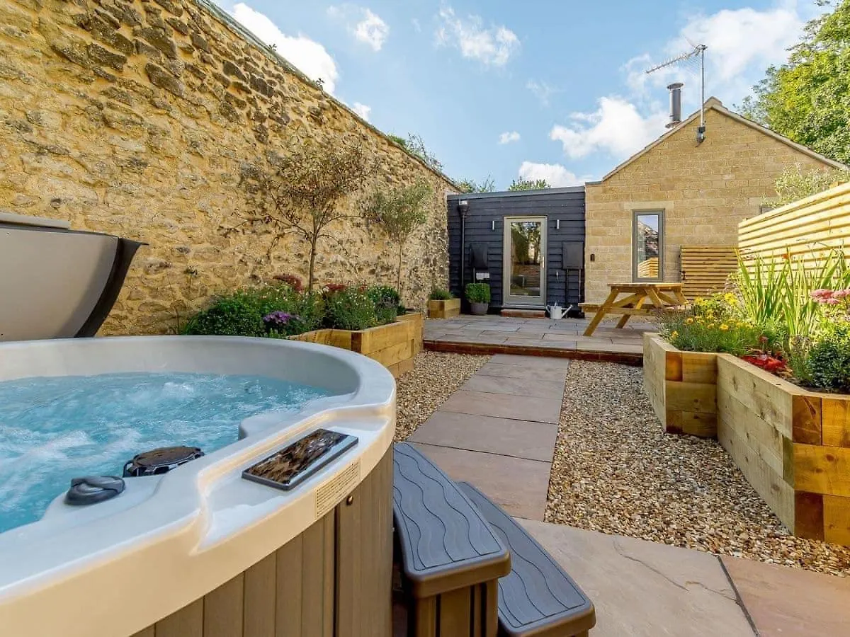 Rinstone Lodge, Thornton-Le-Dale. Moors Cottage With Hot Tub Thornton Dale