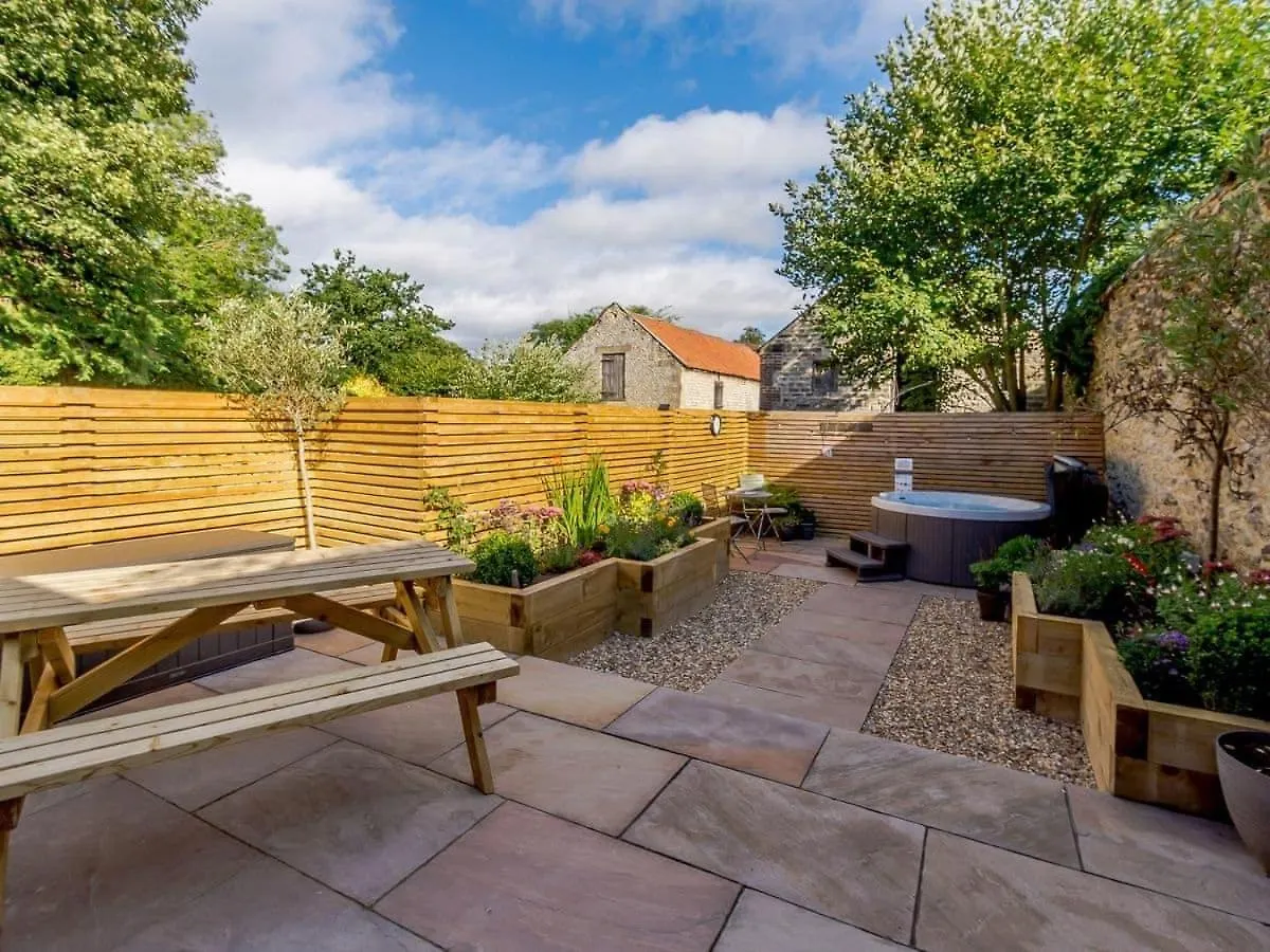Holiday home Rinstone Lodge, Thornton-Le-Dale. Moors Cottage With Hot Tub Thornton Dale United Kingdom