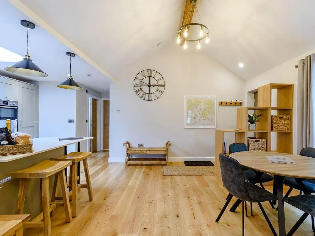 Rinstone Lodge, Thornton-Le-Dale. Moors Cottage With Hot Tub Thornton Dale United Kingdom
