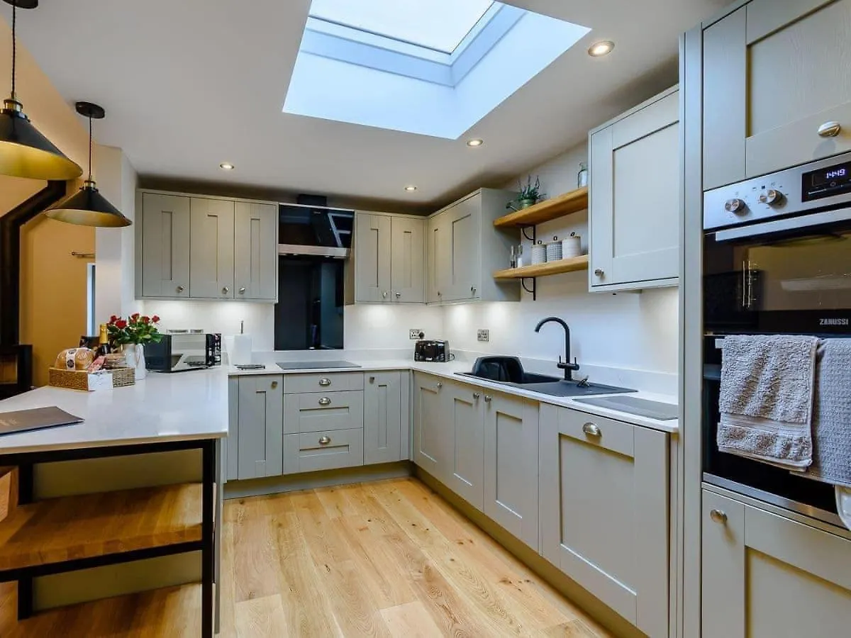 Rinstone Lodge, Thornton-Le-Dale. Moors Cottage With Hot Tub Thornton Dale Holiday home